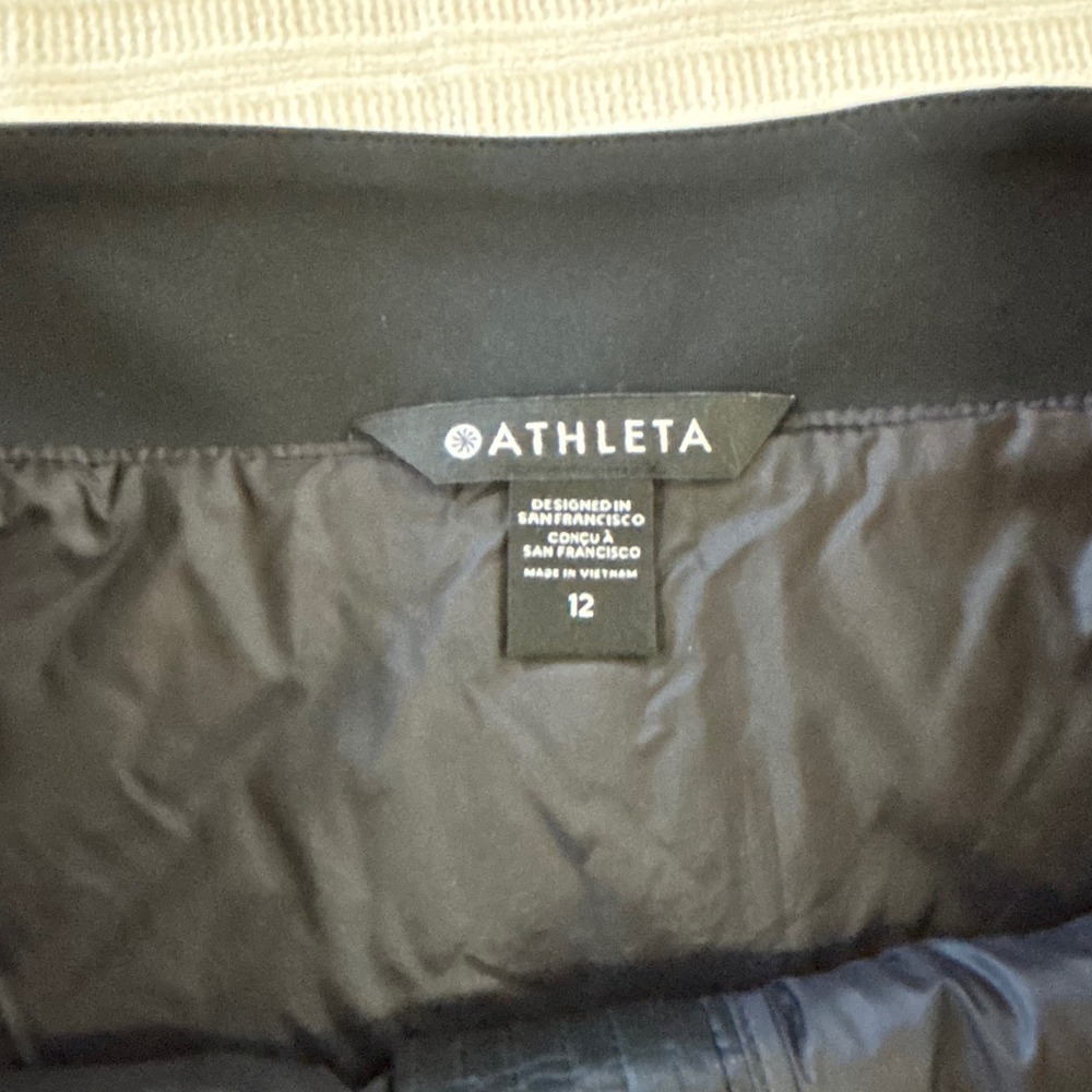 Athleta Size 12 Black Quilted Apres Ski Skirt Full Zip Front Knee Length - Picture 4 of 8